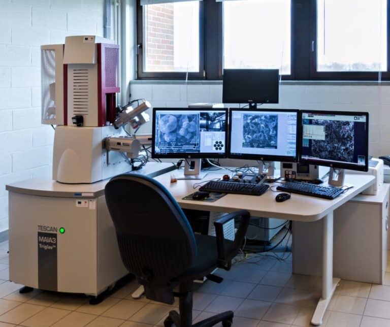 Microscope électronique à balayage à haute résolution Certech — free download