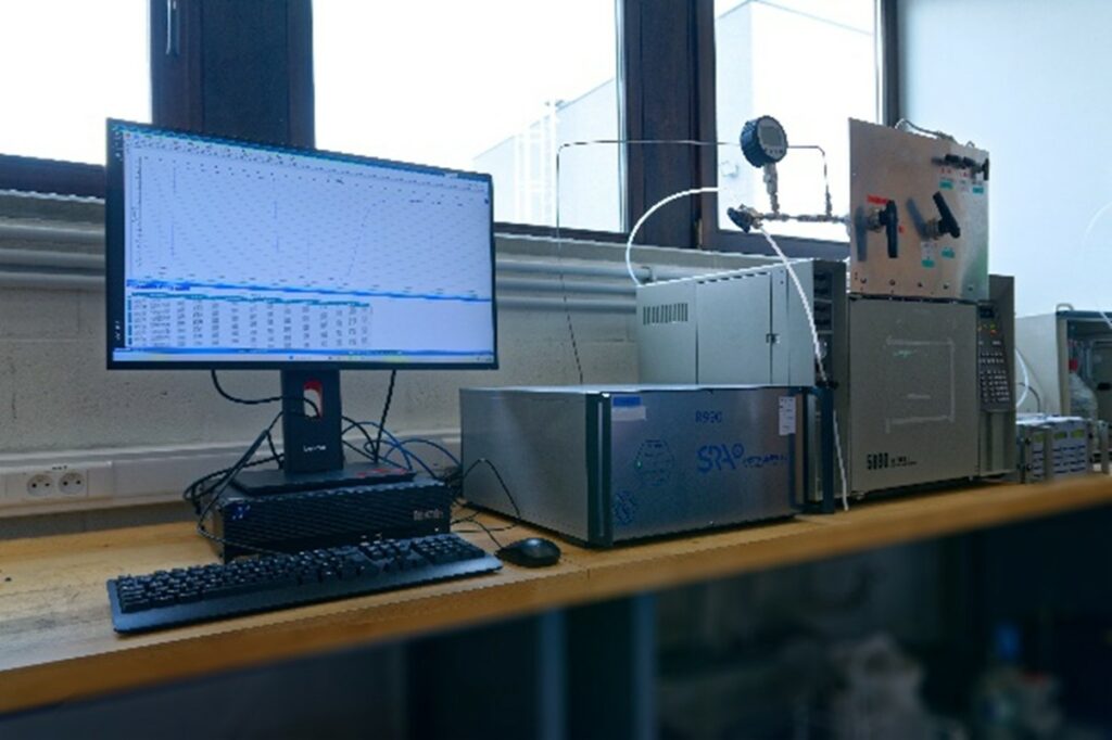 Micro gas chromatography equipment for the analysis of gases and volatile organic compounds.